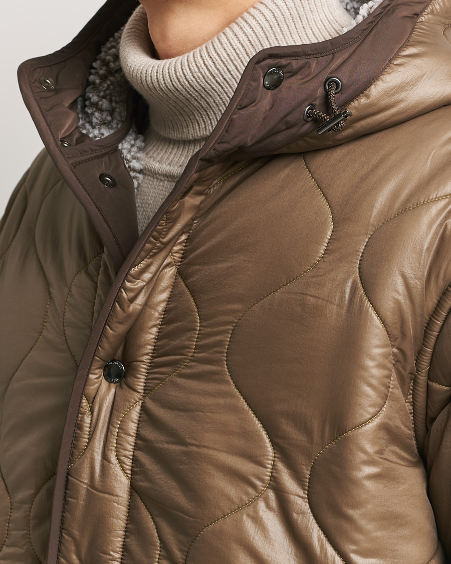Herr | Jackor | Woolrich | Quilted Coat Sherpa Lining by Todd Snyder Taupe