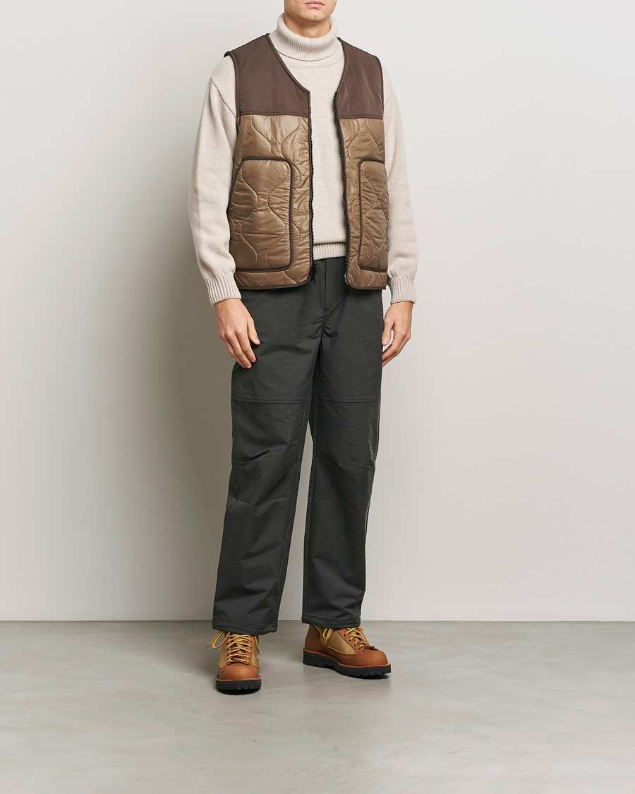 Herr | Jackor | Woolrich | Quilted Vest Sherpa Lining by Todd Snyder Taupe
