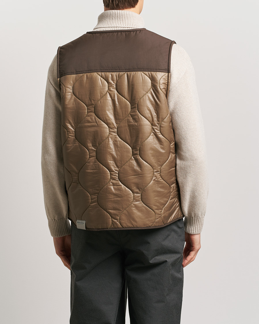 Herr | Jackor | Woolrich | Quilted Vest Sherpa Lining by Todd Snyder Taupe