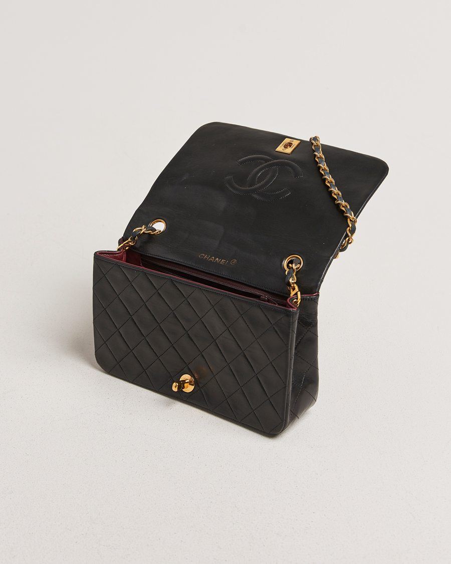 Herr | Chanel Pre-Owned Matelassé Single Full Flap Bag Black | Chanel Pre-Owned | Matelassé Single Full Flap Bag Black