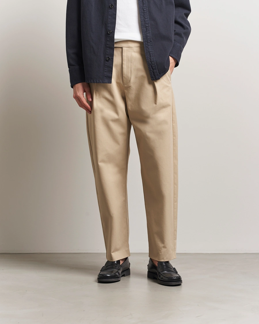 Herr | Byxor | A.P.C. | Renato Pleated Chinos Beige