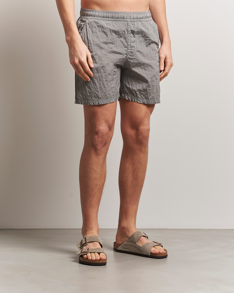 Herr | Badbyxor | Stone Island | Nylon Metal Econyl Swimshorts Pearl Grey