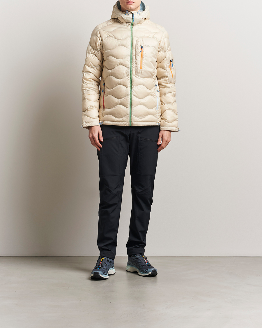 Herr | Jackor | Peak Performance | Helium Utility Down Hooded Jacket Sand Fog