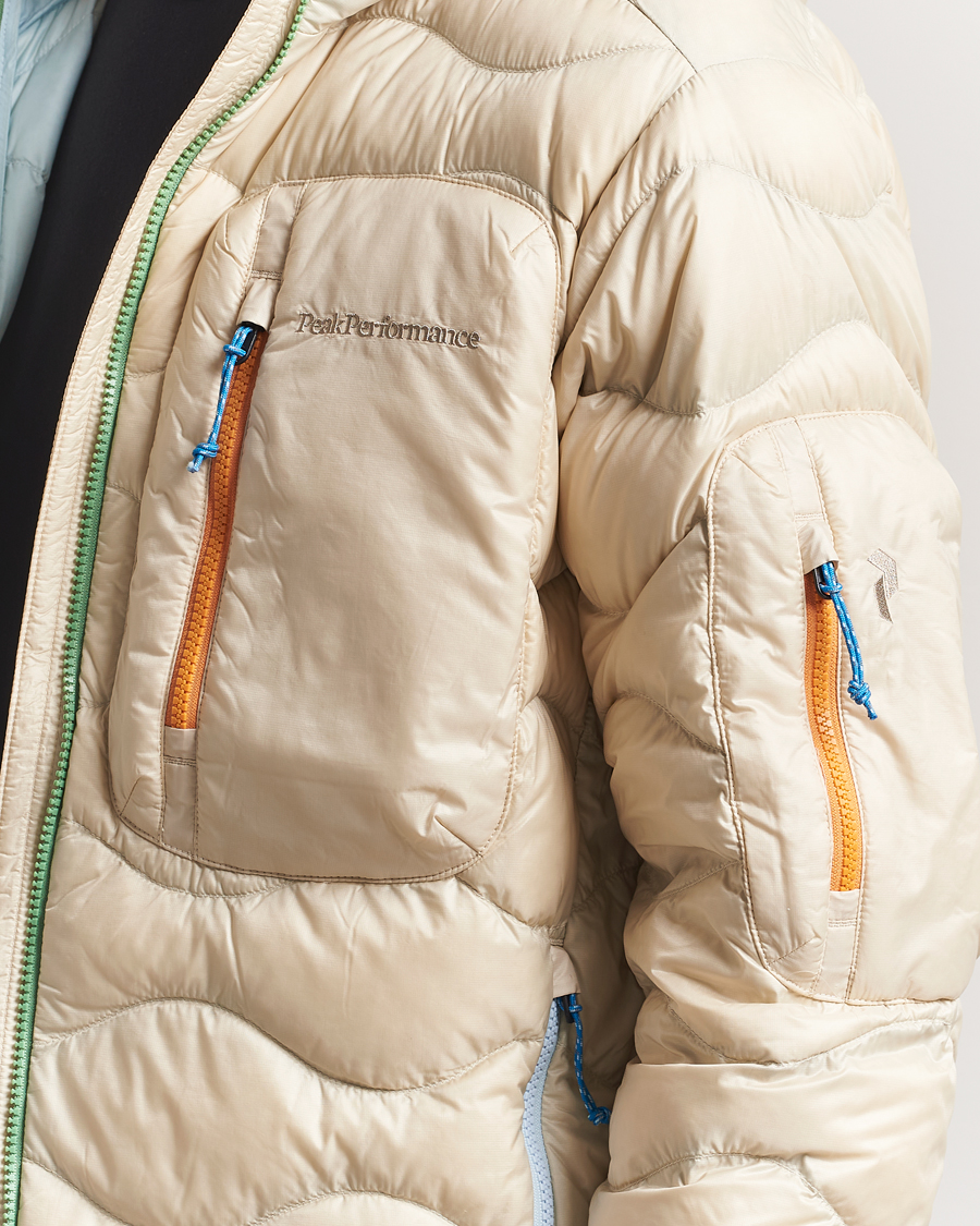 Herr | Jackor | Peak Performance | Helium Utility Down Hooded Jacket Sand Fog