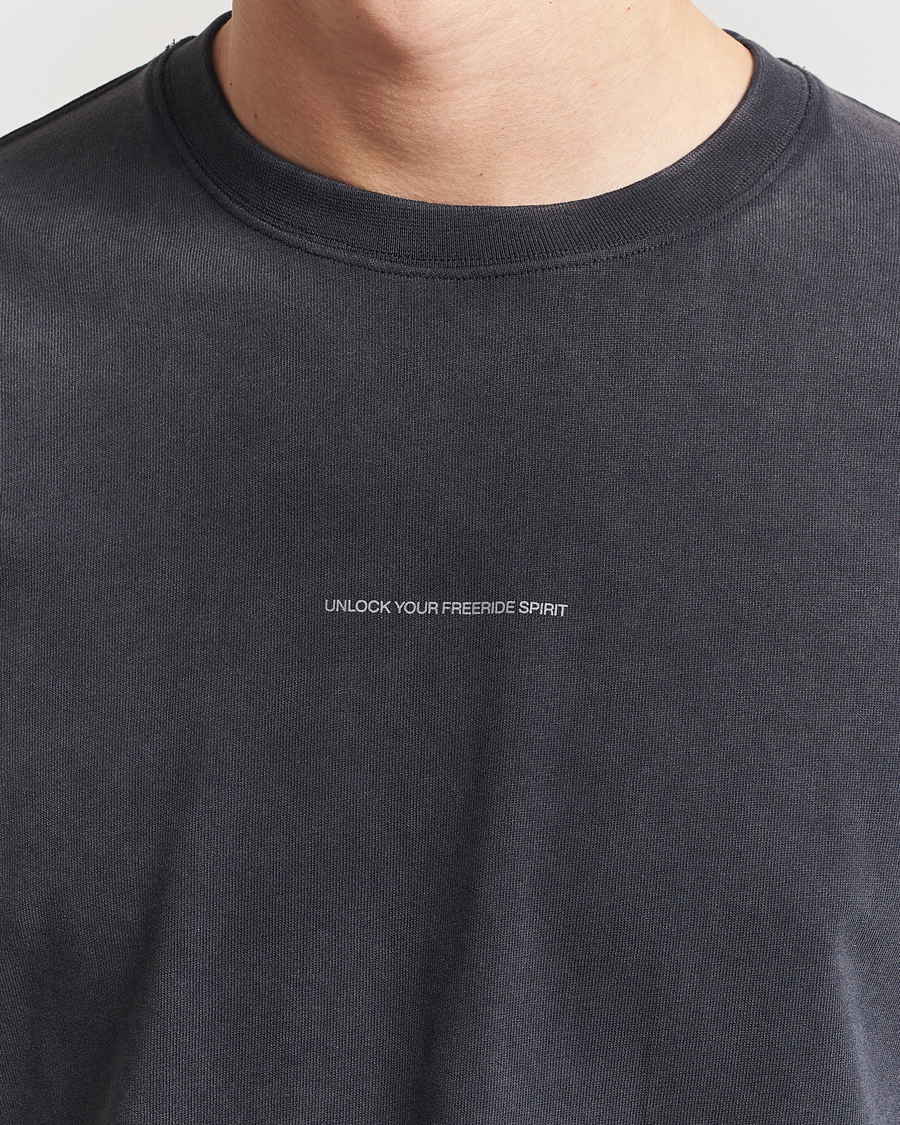 Herr | T-Shirts | Peak Performance | Graphic Long Sleeve T-Shirt Black