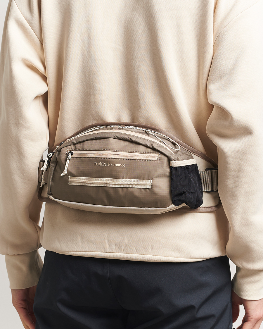 Herr | Väskor | Peak Performance | Trail Hip Bag Avid Beige
