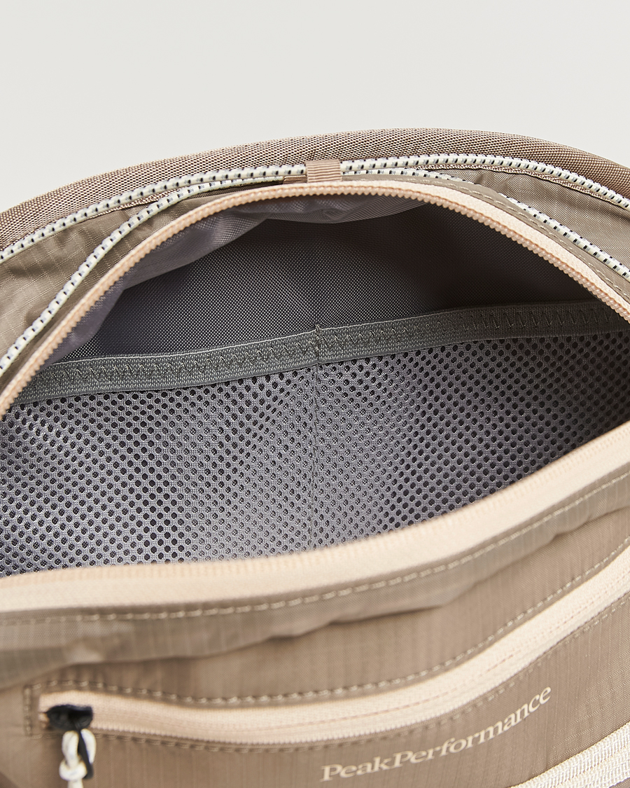 Herr | Väskor | Peak Performance | Trail Hip Bag Avid Beige