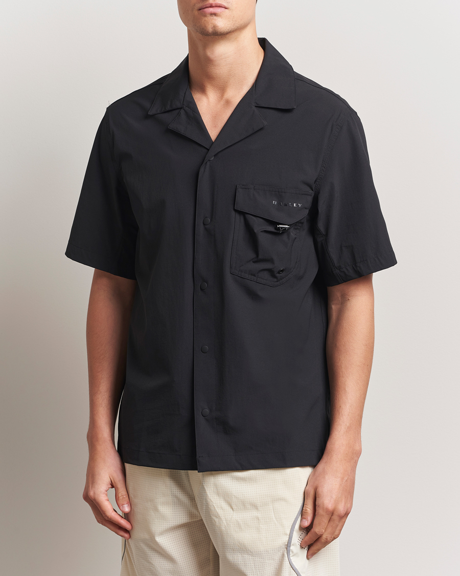 Herr | Skjortor | Oakley | Cuban Collar Short Sleeve Shirt Blackout