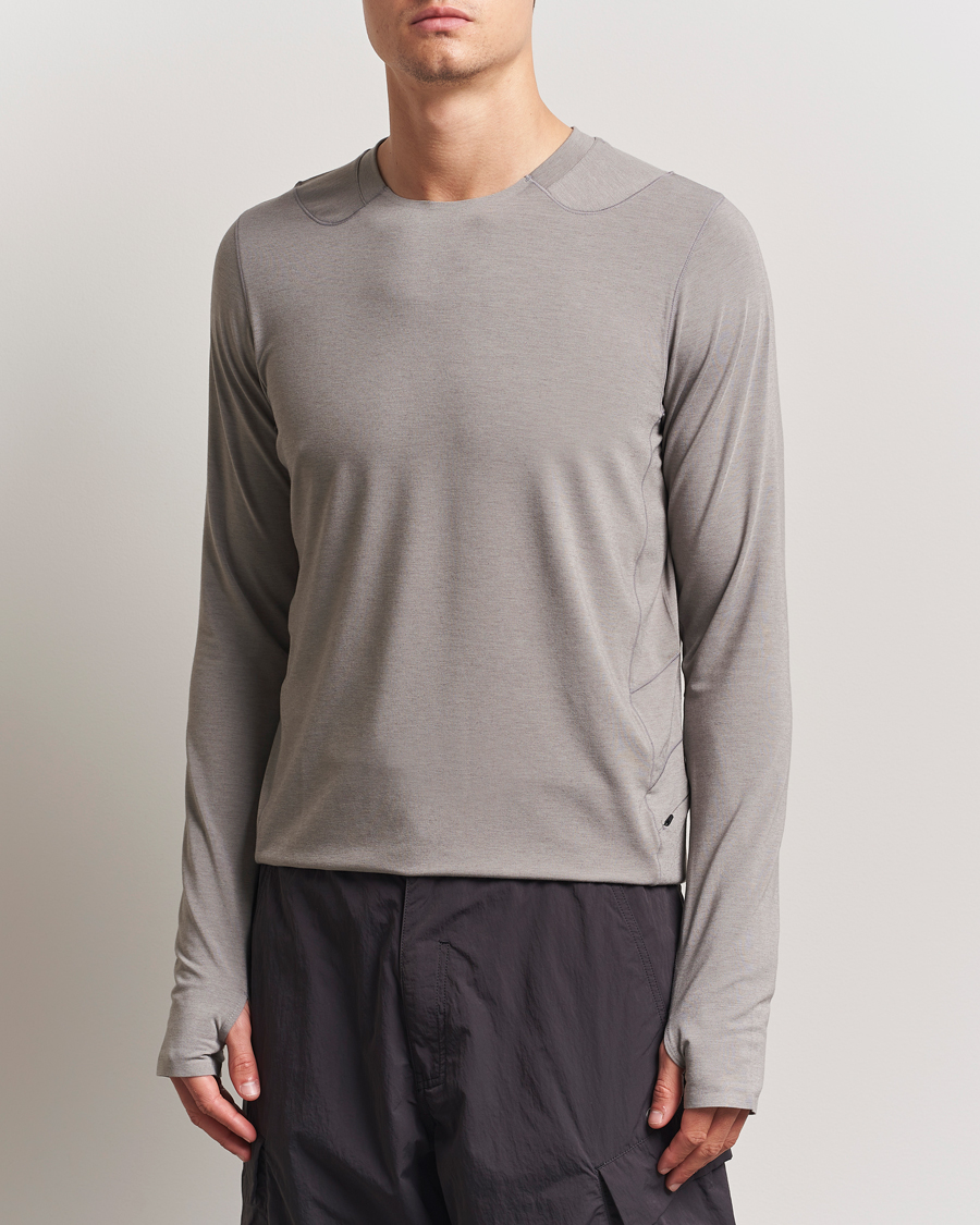 Herr | T-Shirts | Oakley | Latitude Flight Shell T-Shirt Cement
