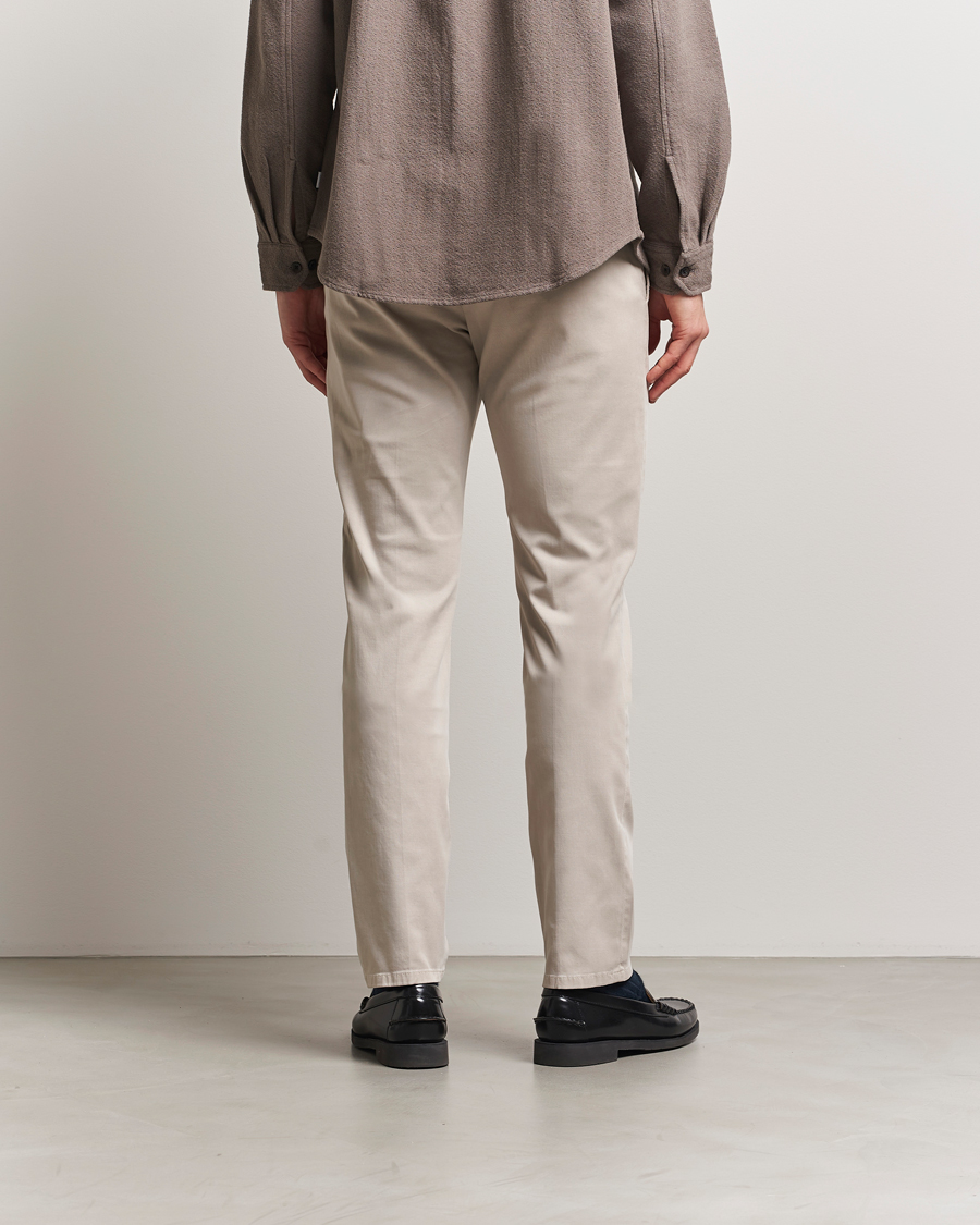 Herr | Byxor | Dondup | Spiritisimo Peached Gabardine Chino Sand