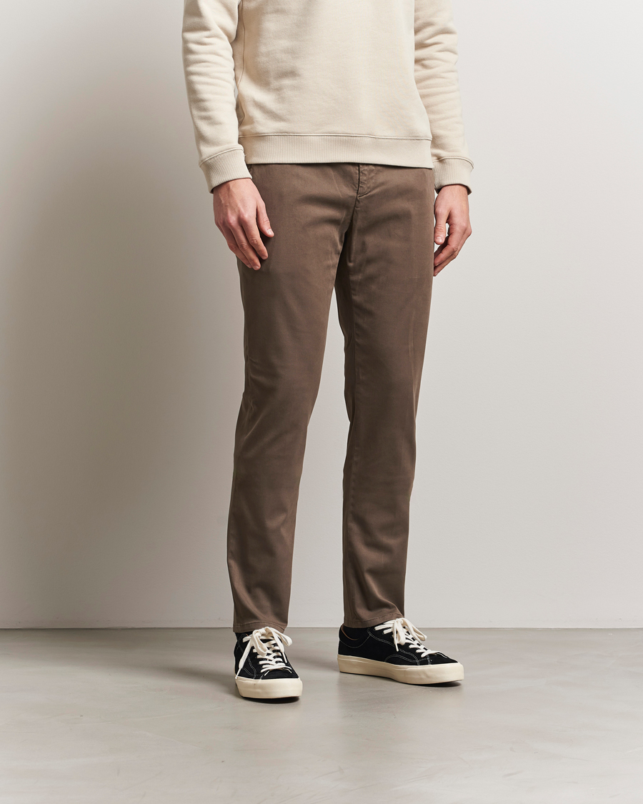 Herr | Byxor | Dondup | Spiritisimo Peached Gabardine Chino Brown