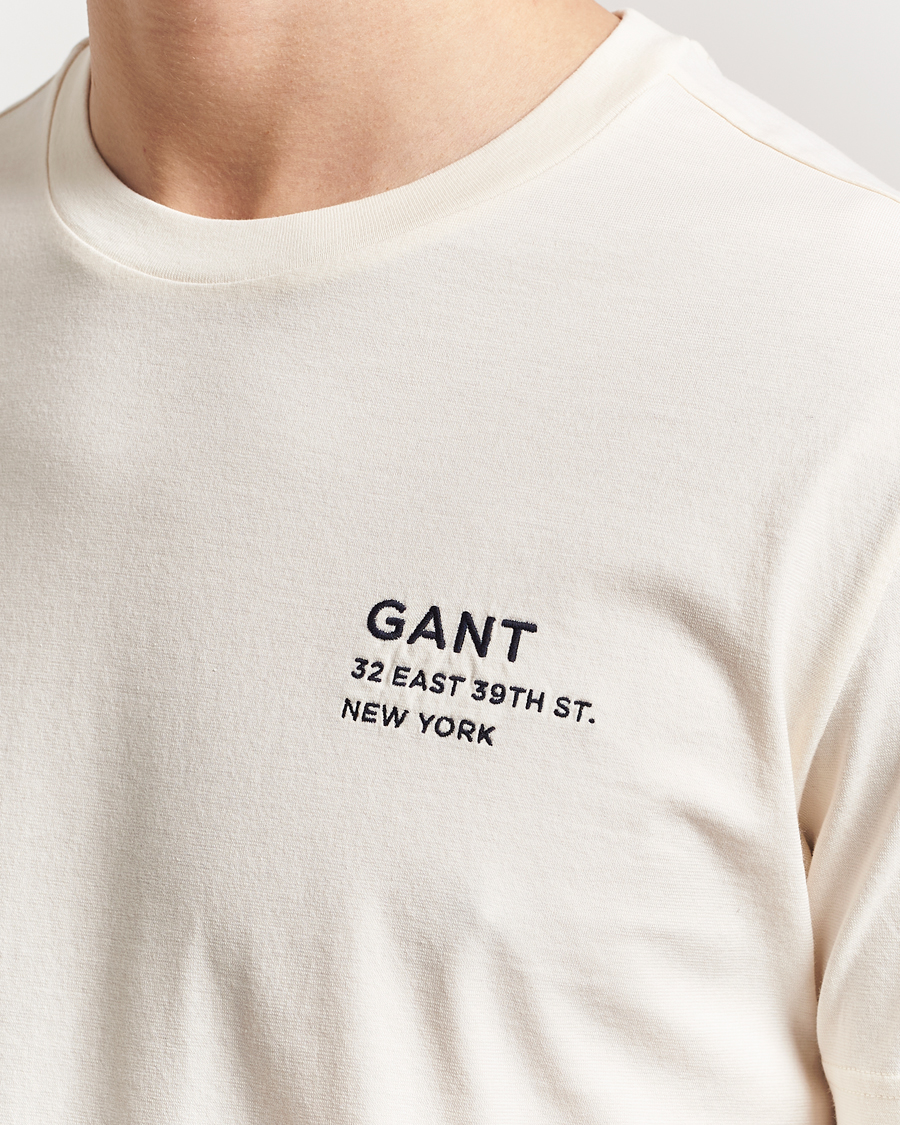 Herr | T-Shirts | GANT | Small Graphic Crew Neck T-Shirt Cream