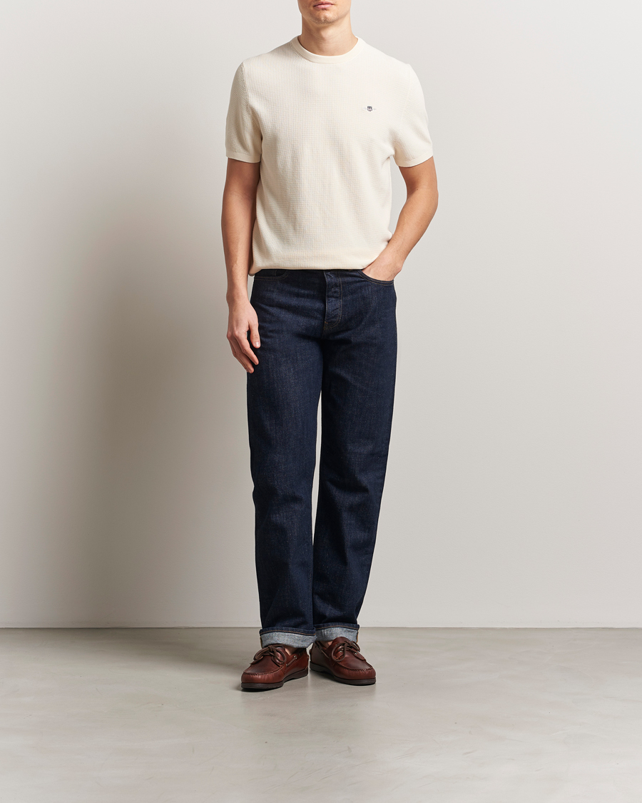 Herr | T-Shirts | GANT | Micro Textured Crew Neck T-shirt Cream