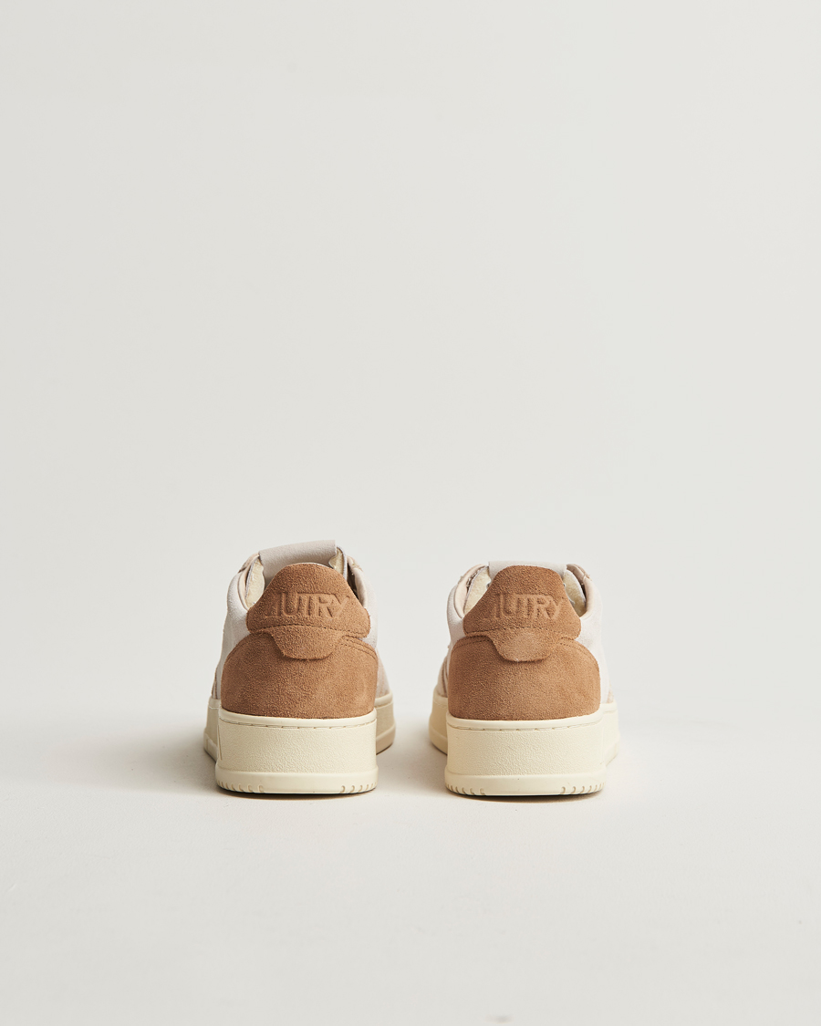 Herr | Sneakers | Autry | Medalist Low Super Soft Goat Suede Sneaker Sand/Cigarr