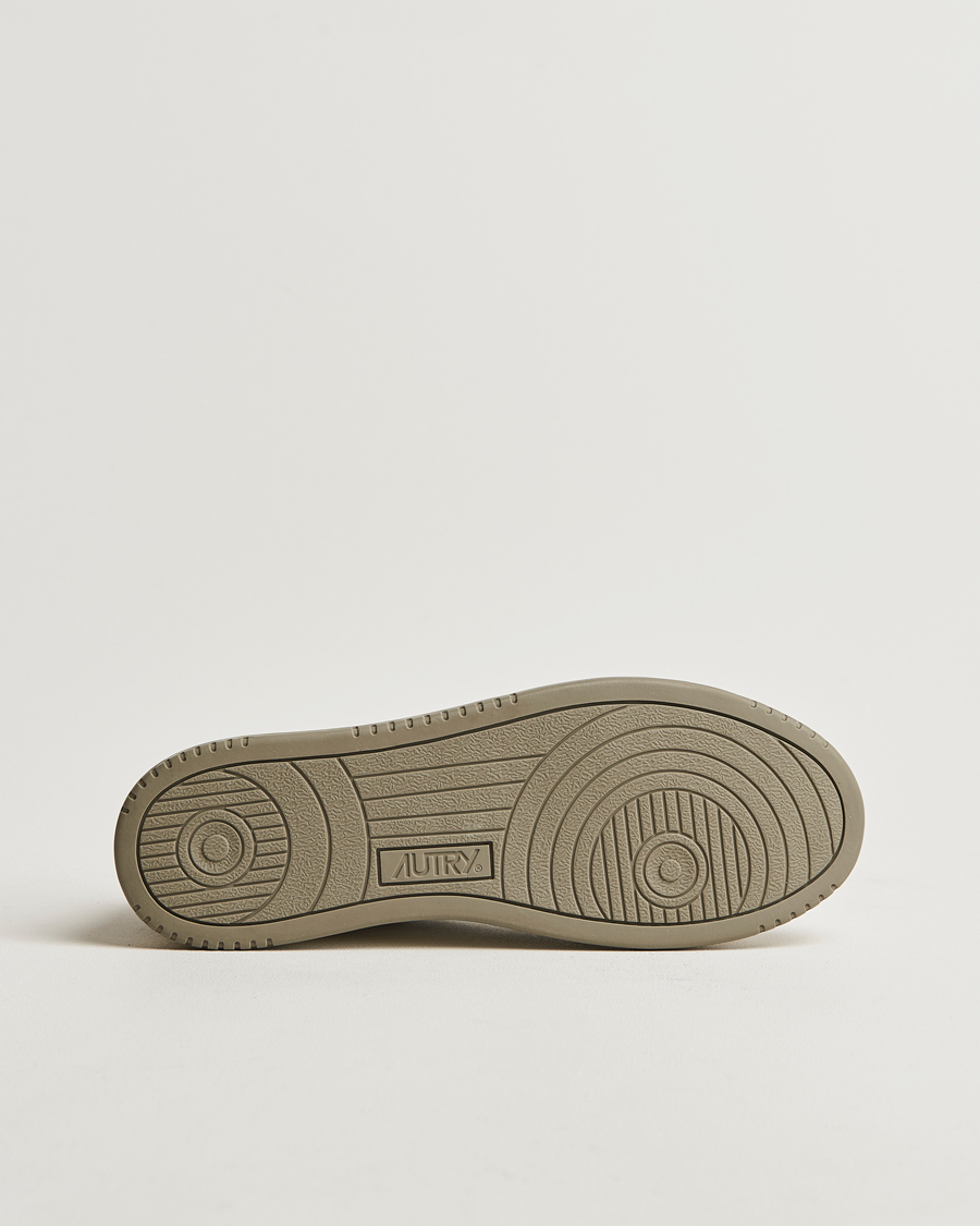Herr | Sneakers | Autry | Medalist Low Super Soft Goat Leather Sneaker White/Covert Green