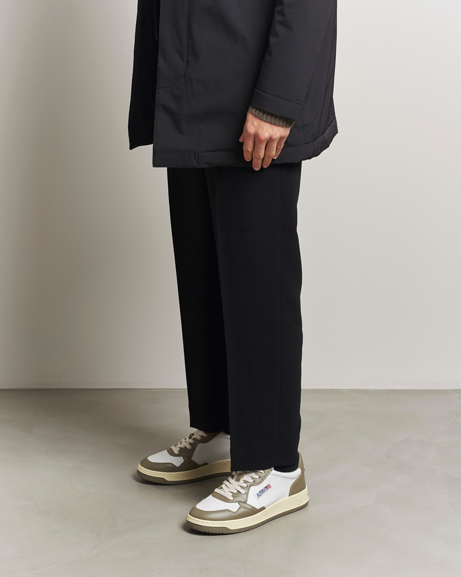 Herr | Sneakers | Autry | Medalist Low Super Soft Goat Leather Sneaker White/Covert Green
