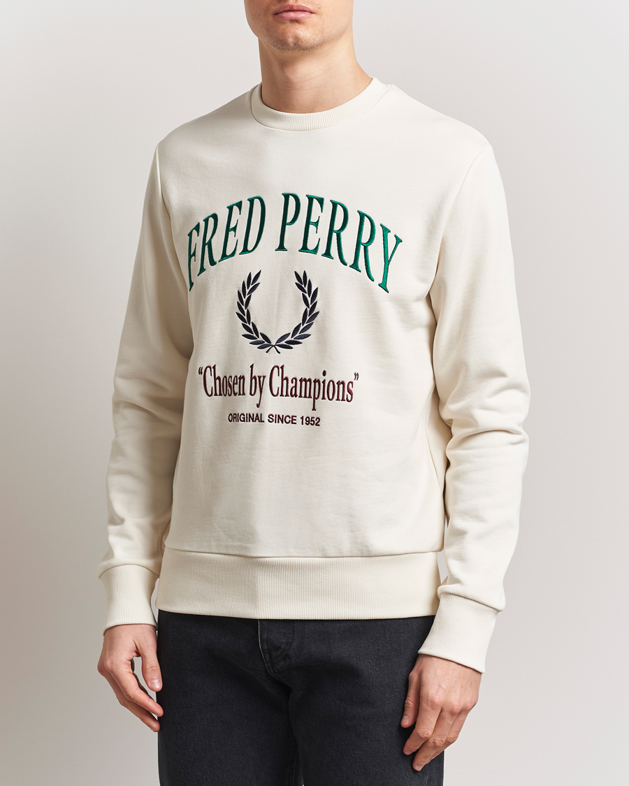 Herr | Tröjor | Fred Perry | Embroidered Champion Sweatshirt Ecru