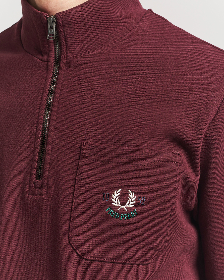 Herr | Tröjor | Fred Perry | Embroidered Champion Half Zip Oxblood