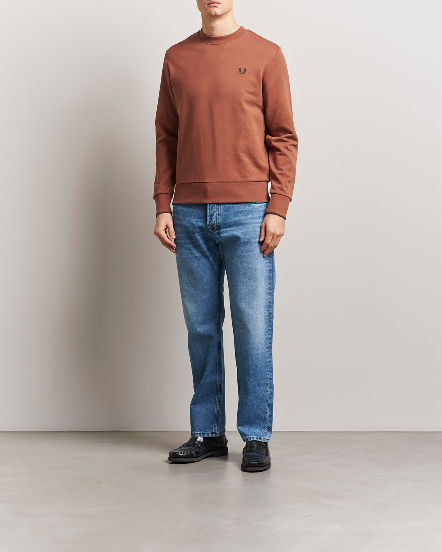 Herr | Tröjor | Fred Perry | Crew Neck Sweatshirt Cinnamon Brown