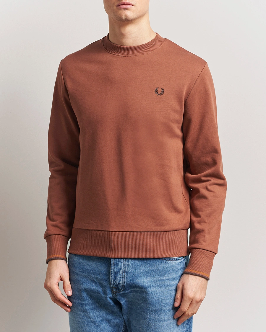 Herr | Tröjor | Fred Perry | Crew Neck Sweatshirt Cinnamon Brown