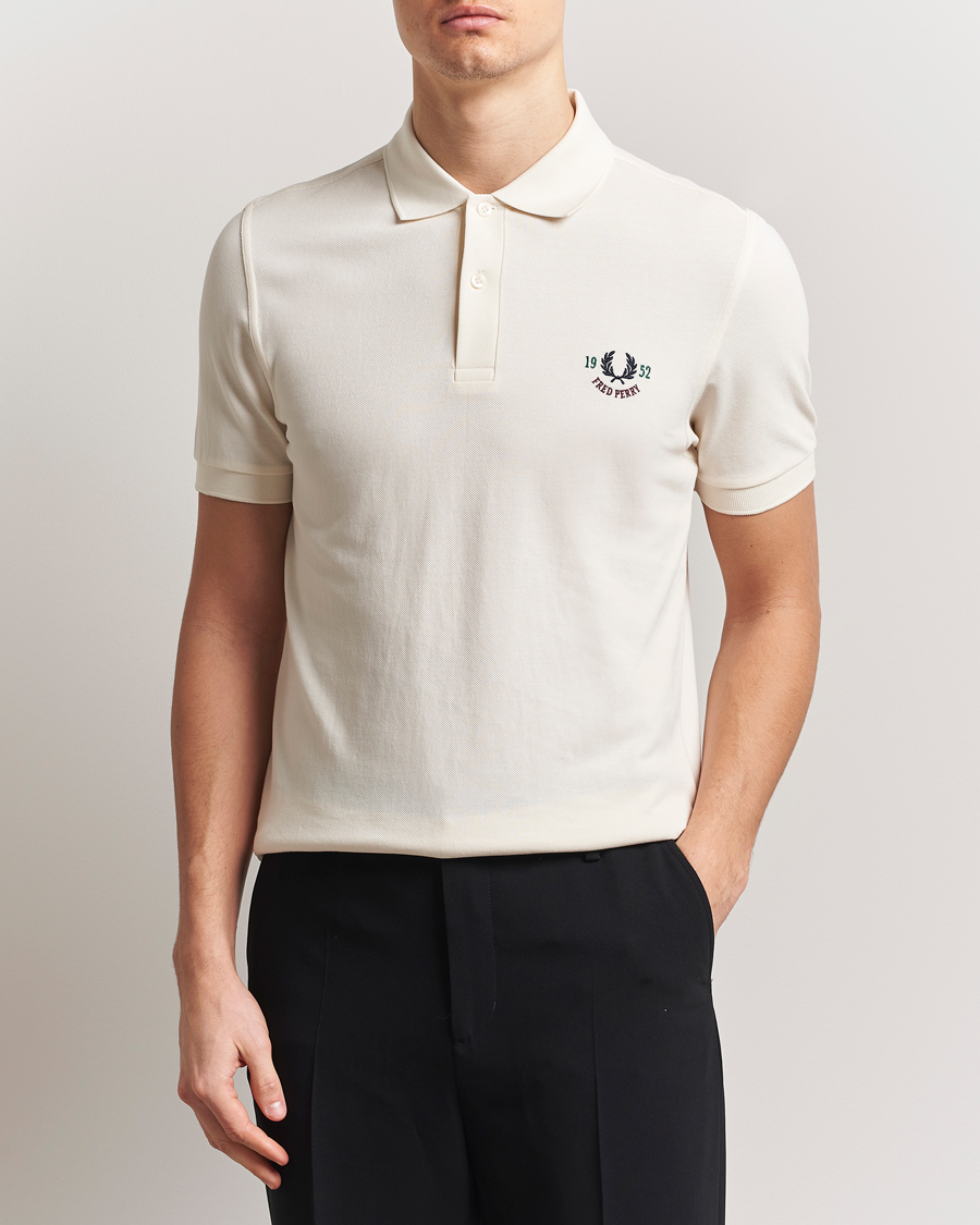 Herr | Pikéer | Fred Perry | Clubhouse Embroidered Polo Ecru