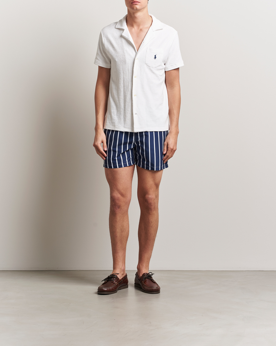Herr | Badbyxor | Polo Ralph Lauren | Traveler Boxer Swimshorts Navy Vertical Wide Stripe