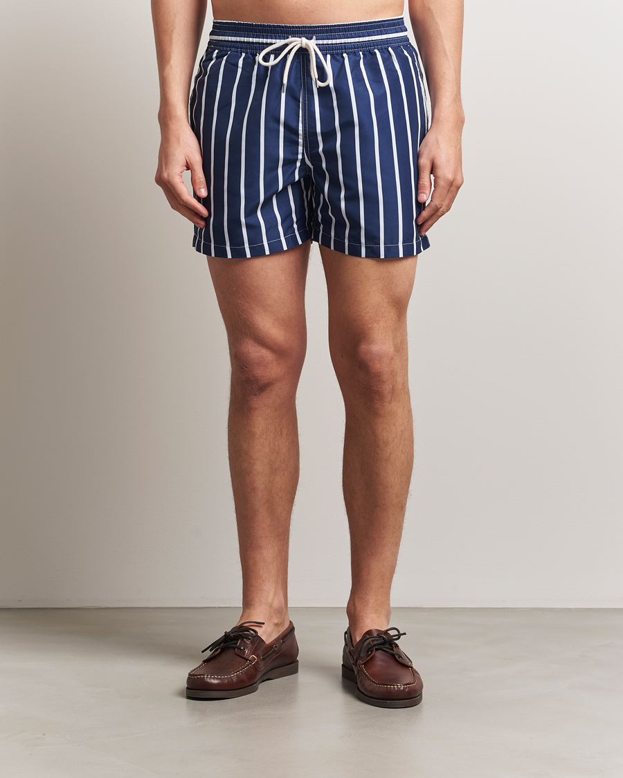 Herr | Badbyxor | Polo Ralph Lauren | Traveler Boxer Swimshorts Navy Vertical Wide Stripe