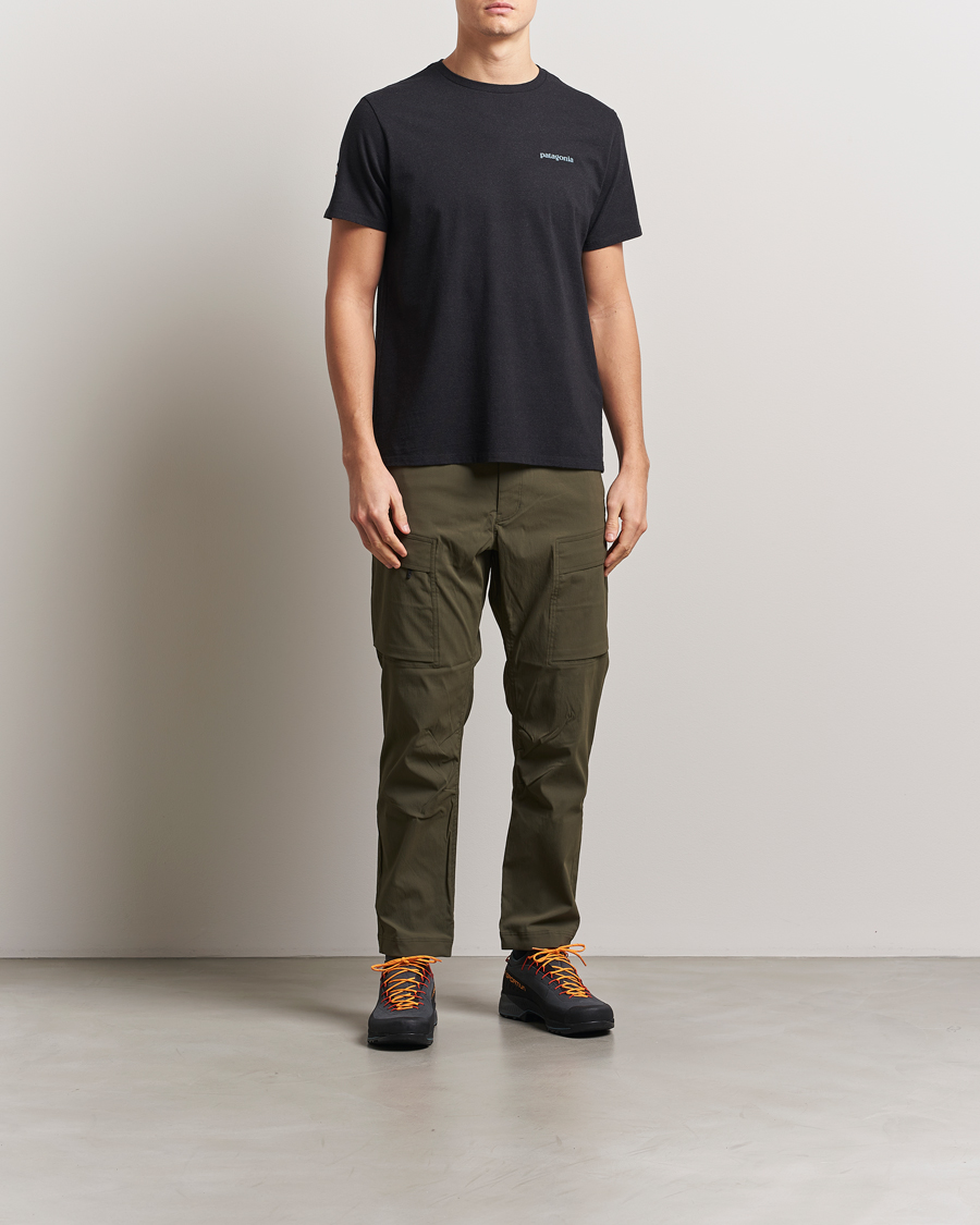 Herr | T-Shirts | Patagonia | Fitz Roy Icon Responsibili-Tee Ink Black