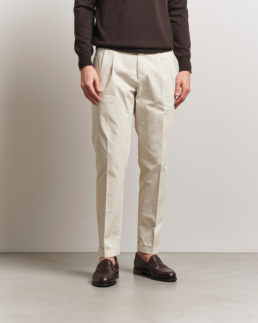 Herr | Byxor | Briglia 1949 | Easy Fit Pleated Cotton Stretch Chino Cream