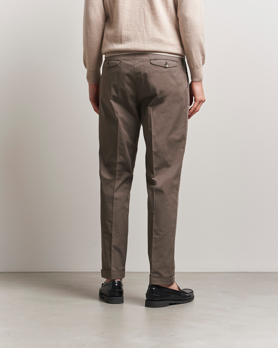 Herr | Byxor | Briglia 1949 | Easy Fit Pleated Cotton Stretch Chino Brown