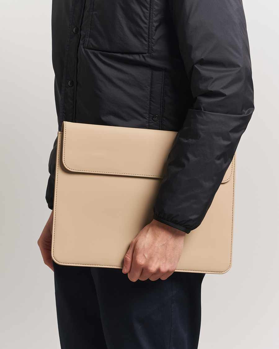 Herr | RAINS Laptop Portfolio 13