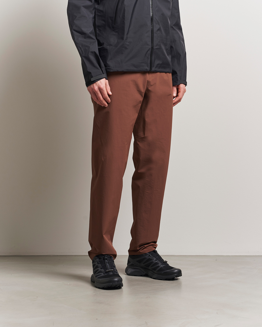 Herr | Byxor | Arc'teryx Veilance | Voronoi Softshell Pants Ganache