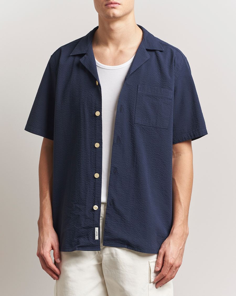 Herr | Skjortor | Forét | Hush Short Sleeve Seersucker Shirt Navy