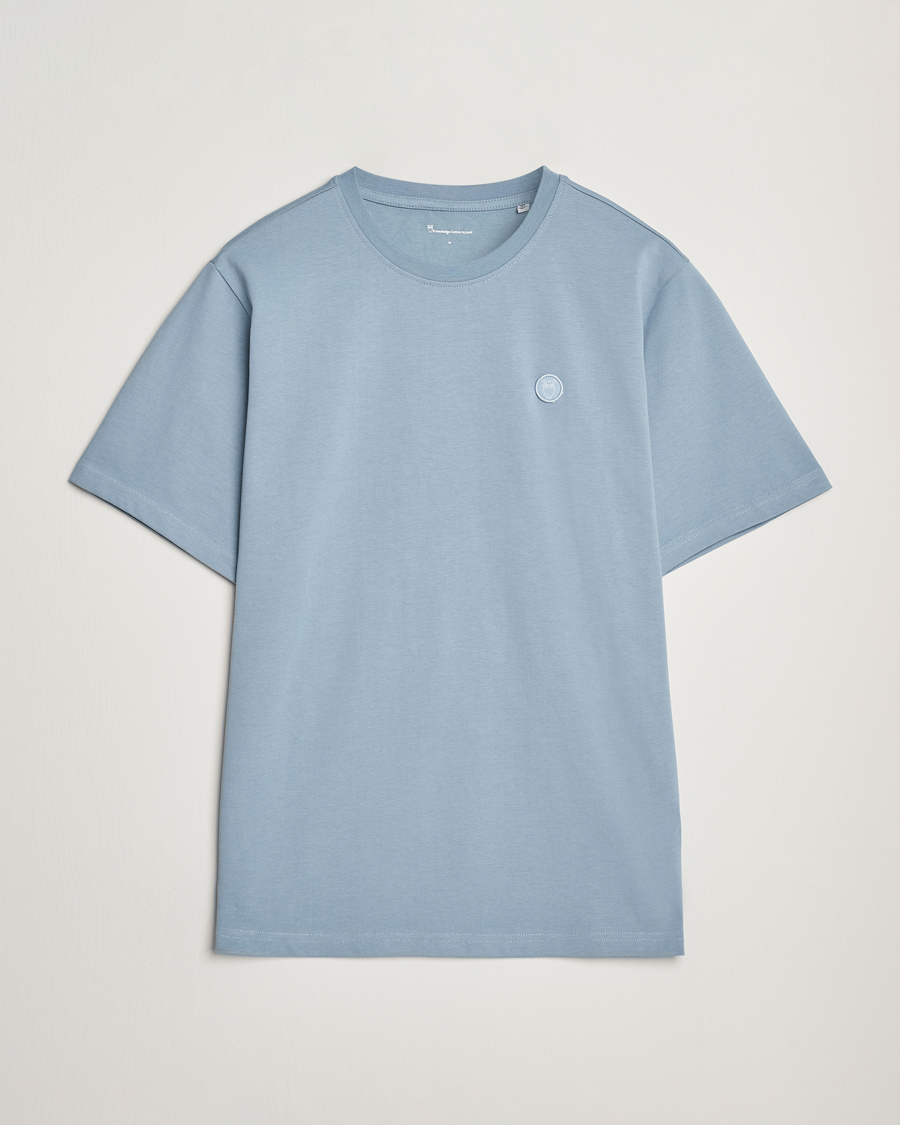 Herr | T-Shirts | KnowledgeCotton Apparel | Loake Badge T-Shirt Ashley Blue