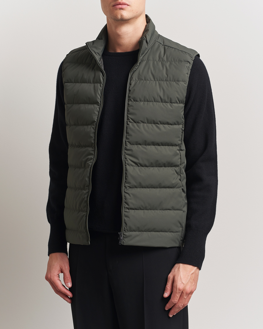 Herr | Västar | Scandinavian Edition | Ratio II Lightweight Padded Vest Dark Olive