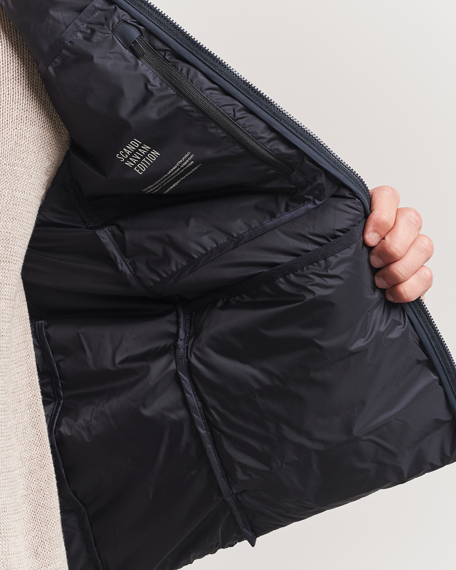 Herr | Västar | Scandinavian Edition | Ratio III Down Padded Vest Midnight Blue