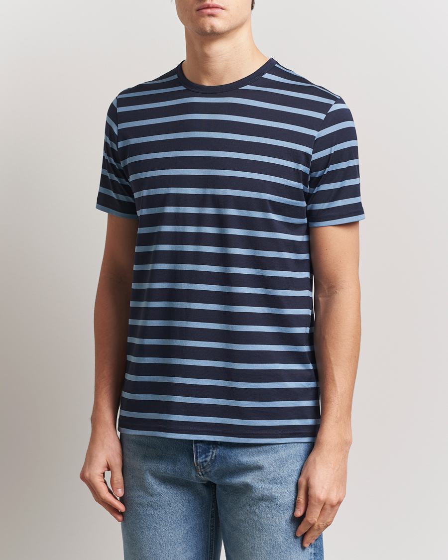 Herr | T-Shirts | Sunspel | Striped Crew Neck Q82 Cotton T-Shirt Navy/Como Blue