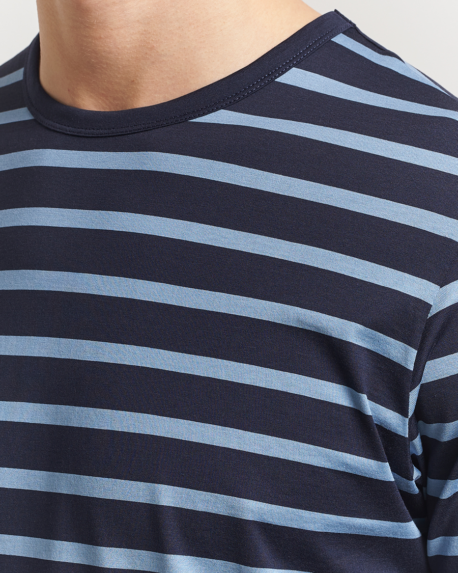 Herr | T-Shirts | Sunspel | Striped Crew Neck Q82 Cotton T-Shirt Navy/Como Blue