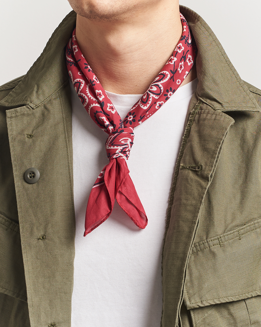 Herr | Scarves | Drake's | Classic Paisley Bandana Red
