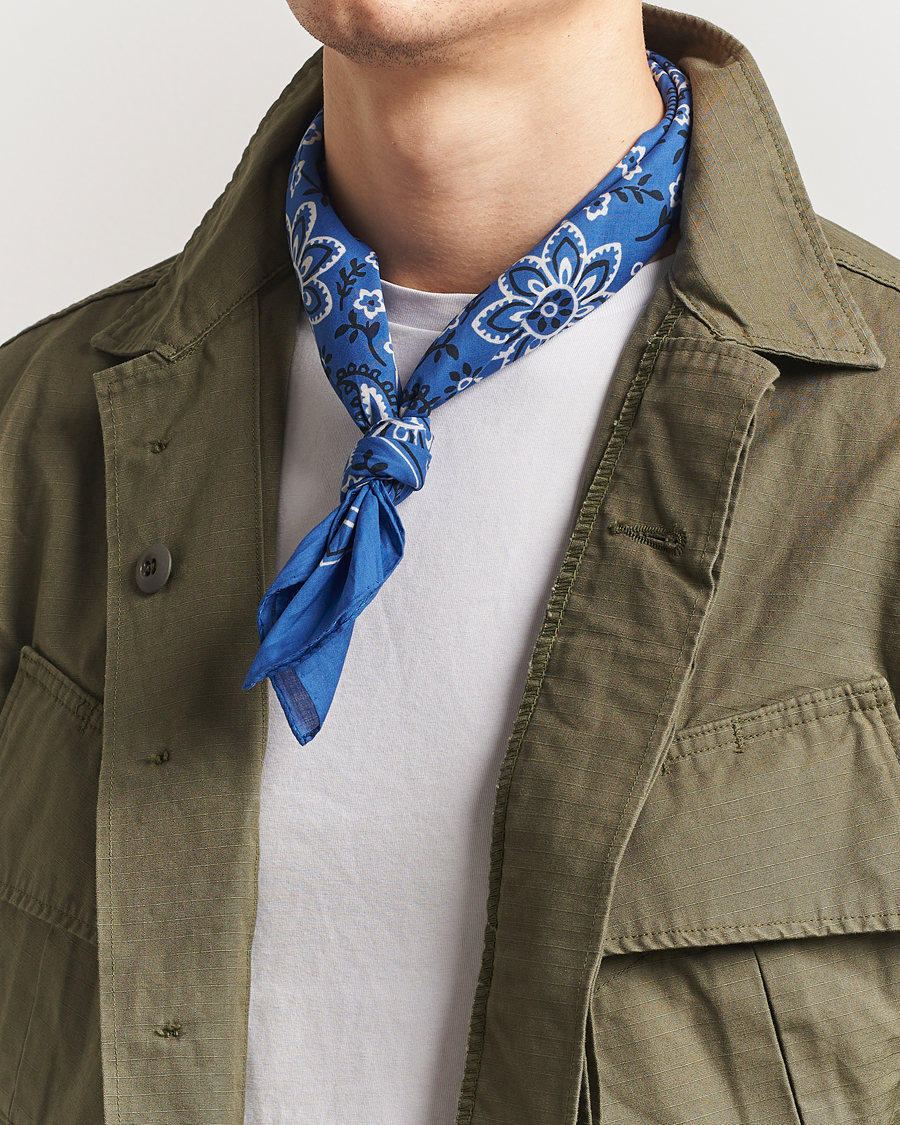 Herr | Scarves | Drake's | Classic Paisley Bandana Blue