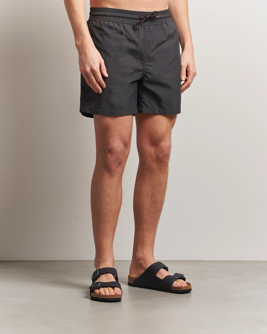 Herr | Badbyxor | Colorful Standard | Classic Organic Swim Shorts Lava Grey