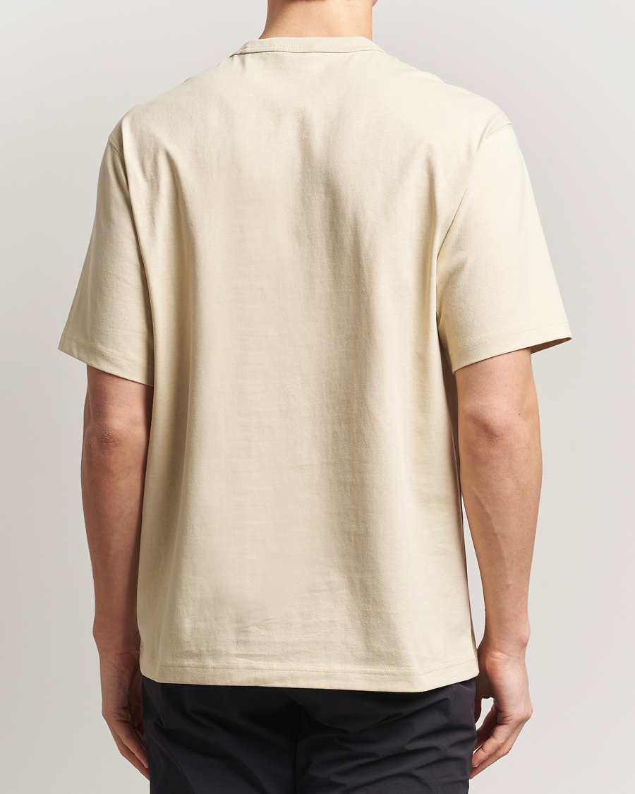 Herr | T-Shirts | The North Face | Relaxed Pocket T-Shirt Gravel
