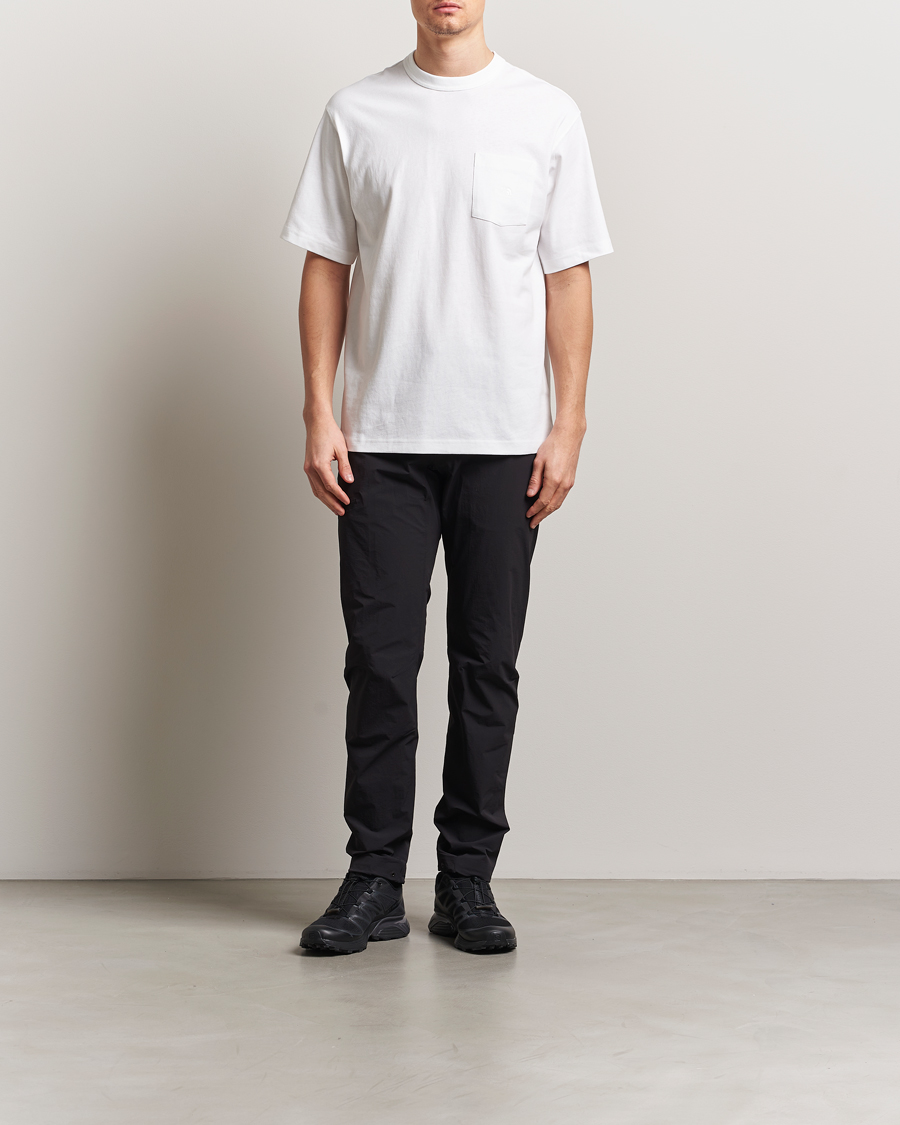 Herr | T-Shirts | The North Face | Relaxed Pocket T-Shirt White
