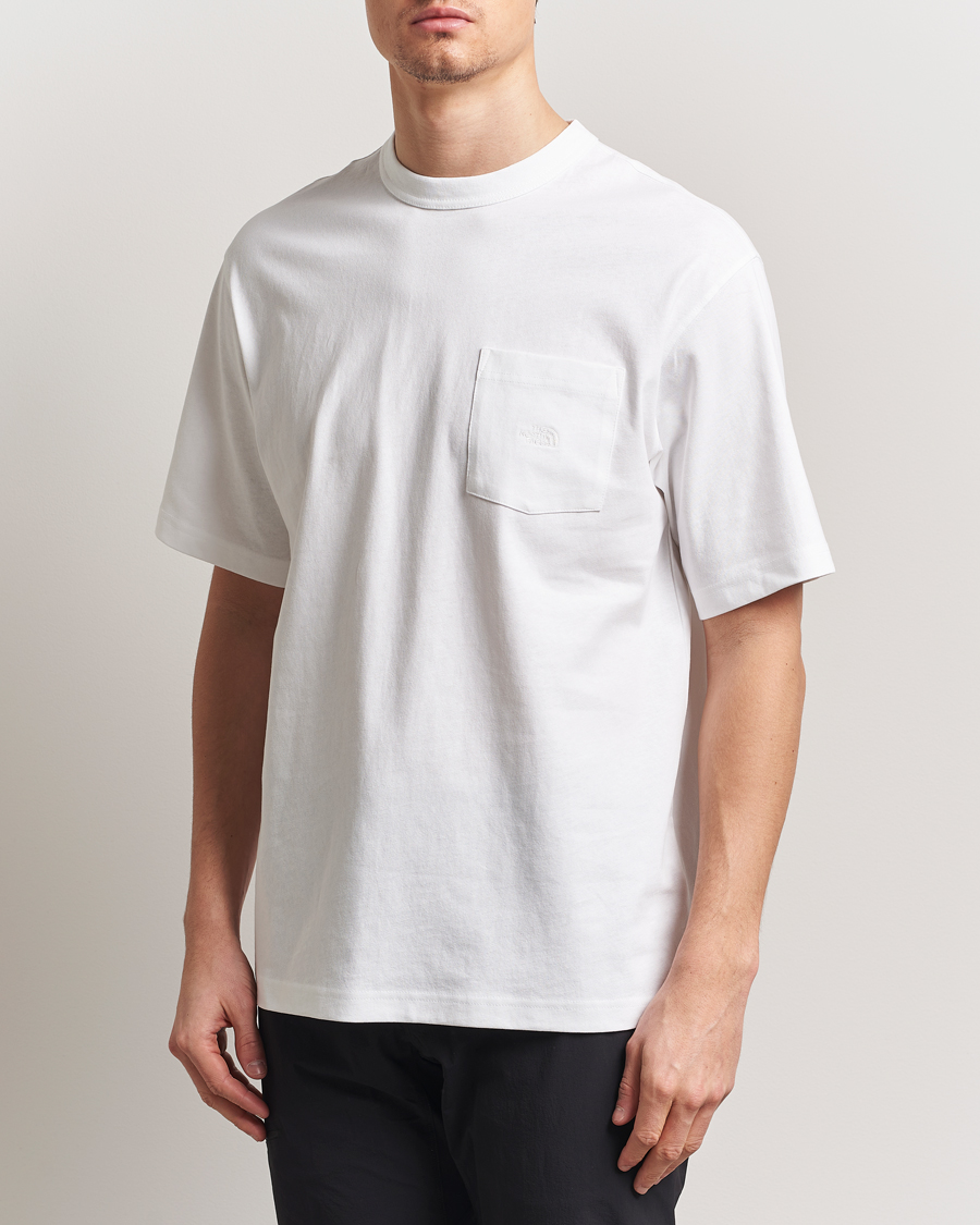 Herr | T-Shirts | The North Face | Relaxed Pocket T-Shirt White