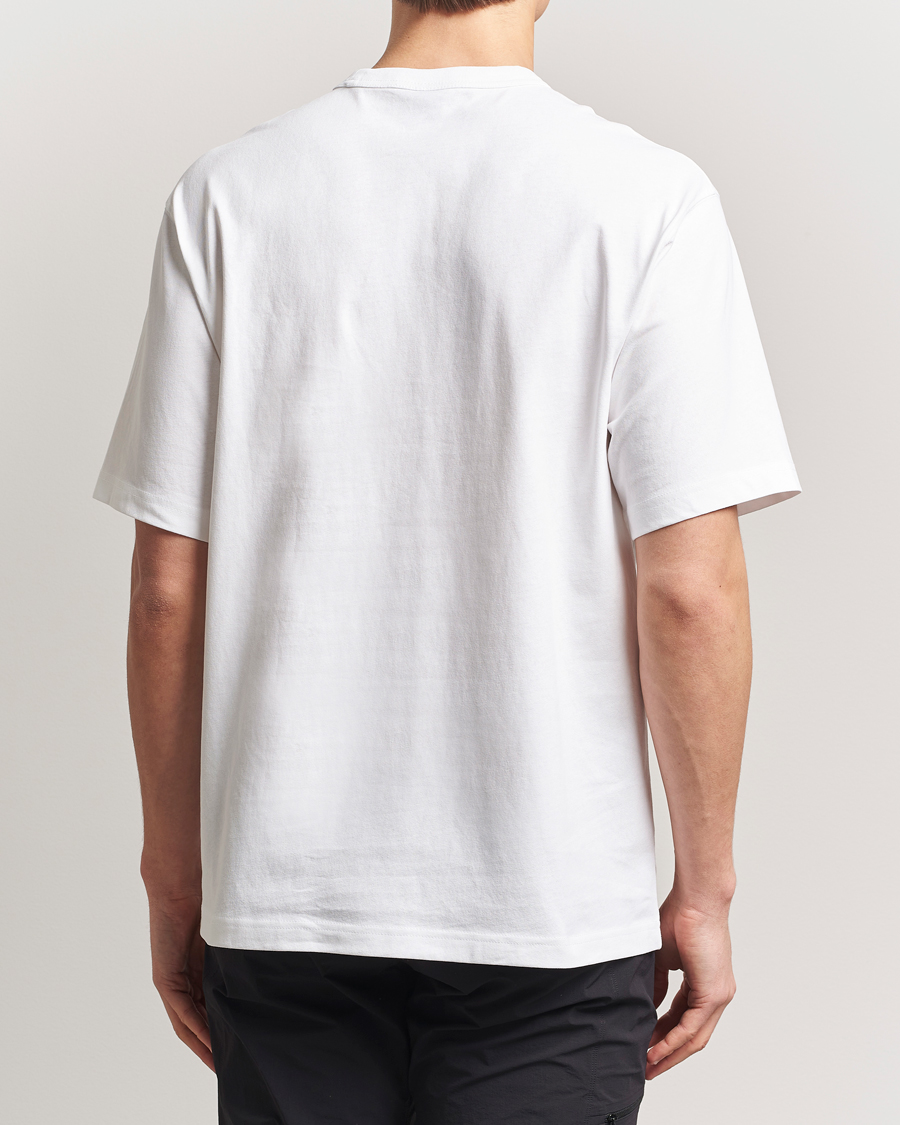 Herr | T-Shirts | The North Face | Relaxed Pocket T-Shirt White