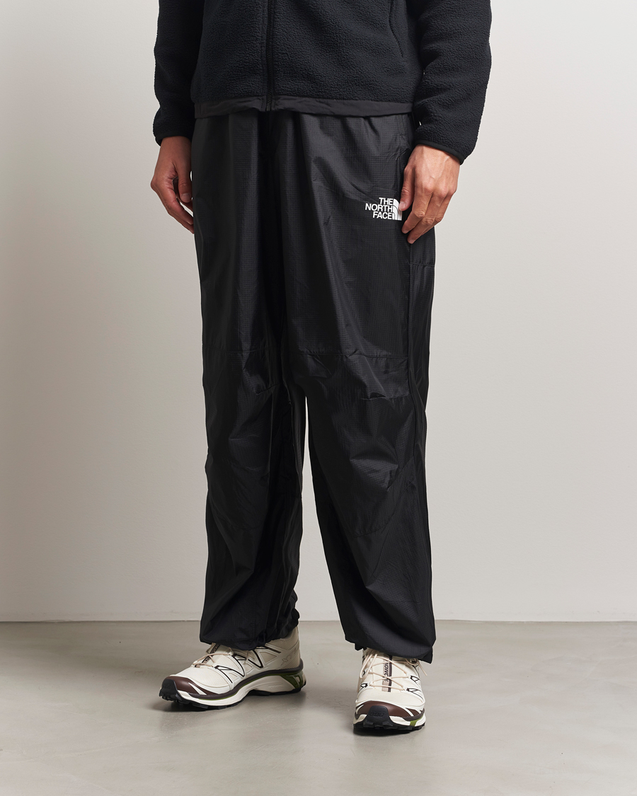 Herr | Byxor | The North Face | NSE Wind Track Pants Black