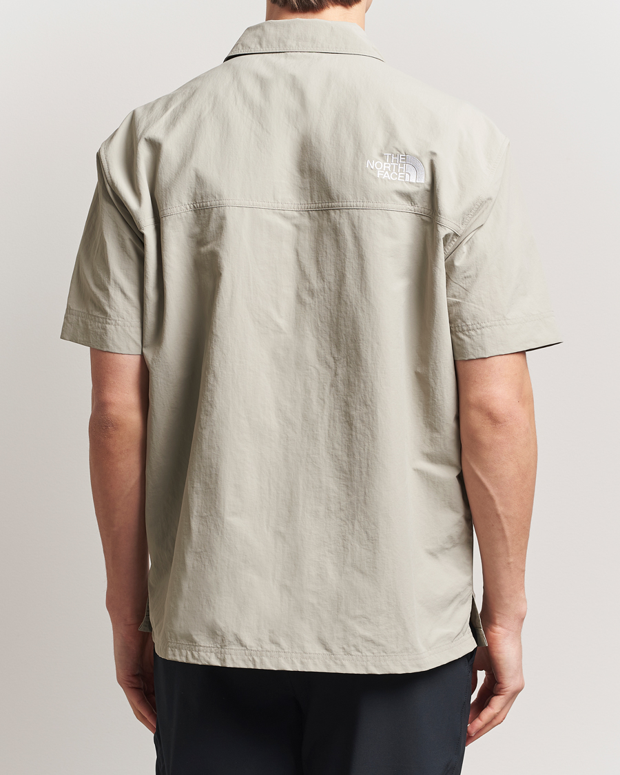 Herr | Skjortor | The North Face | NSE Summer Camp Shirt Clay Grey
