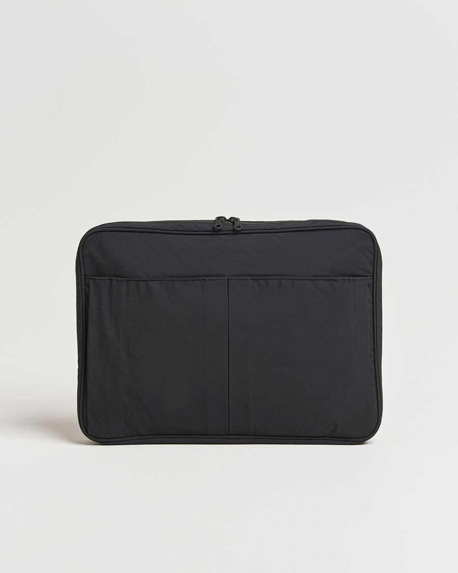 Herr | Väskor | mazi untitled | Nylon Laptop Pouch 16 Inch Black