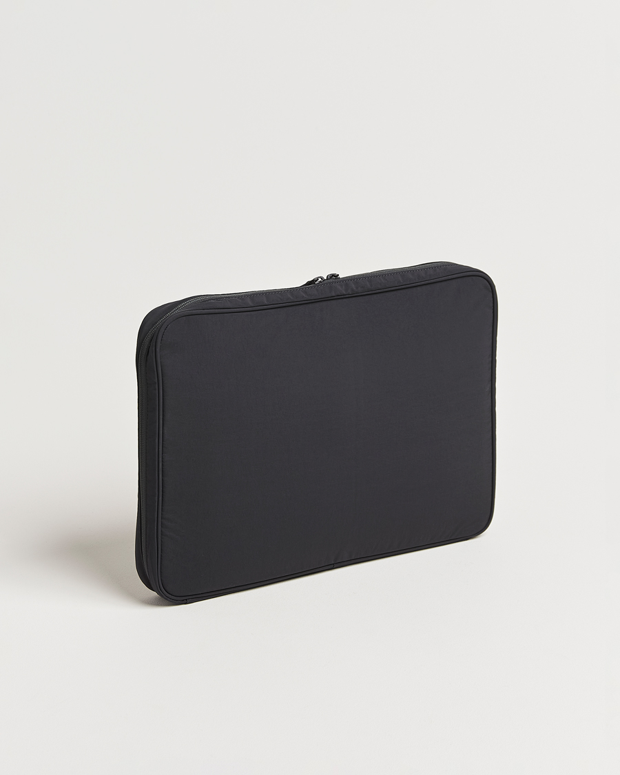 Herr | Väskor | mazi untitled | Nylon Laptop Pouch 16 Inch Black