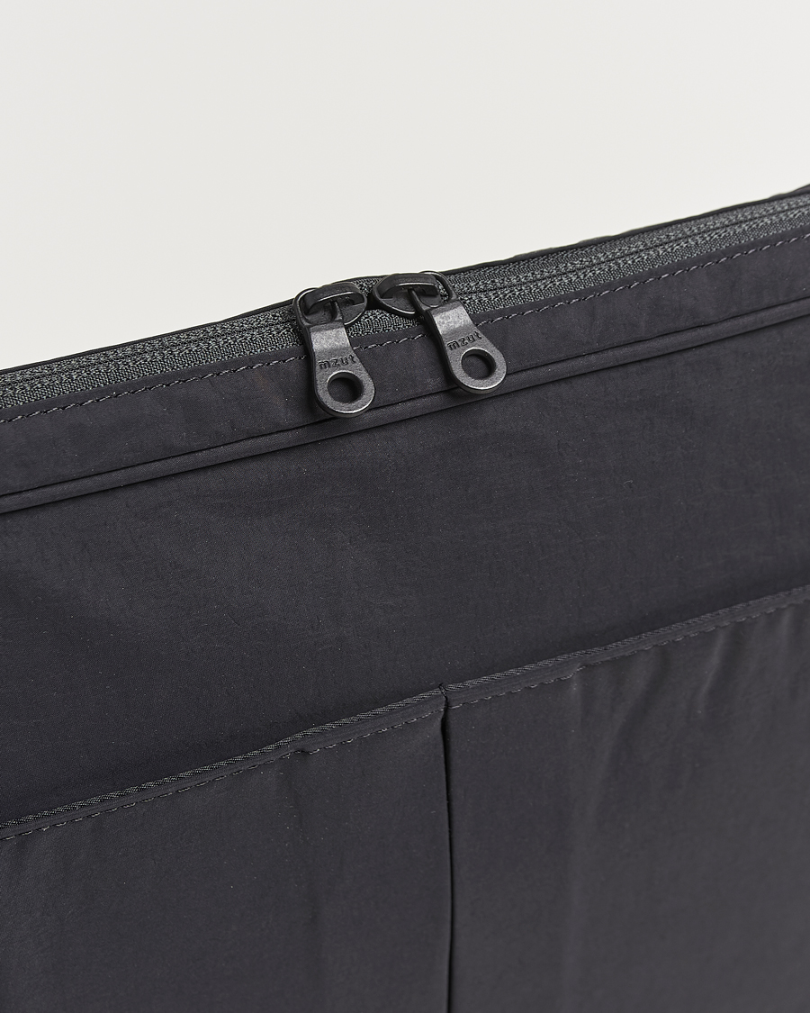 Herr | Väskor | mazi untitled | Nylon Laptop Pouch 16 Inch Black